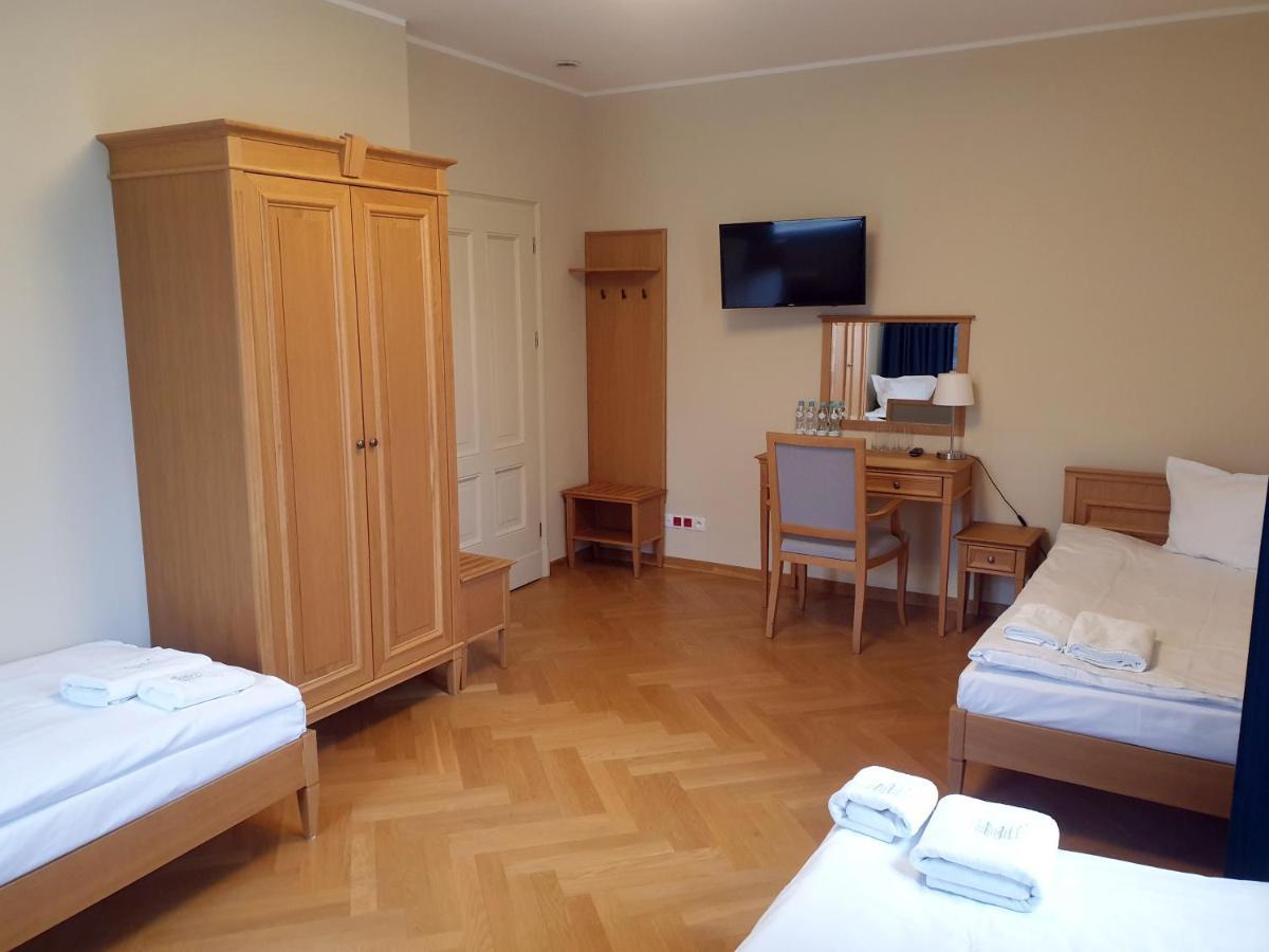 Kasztanowy Palac Swadzim Exterior foto