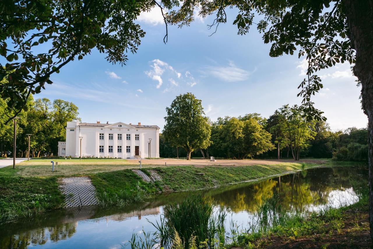 Kasztanowy Palac Swadzim Exterior foto